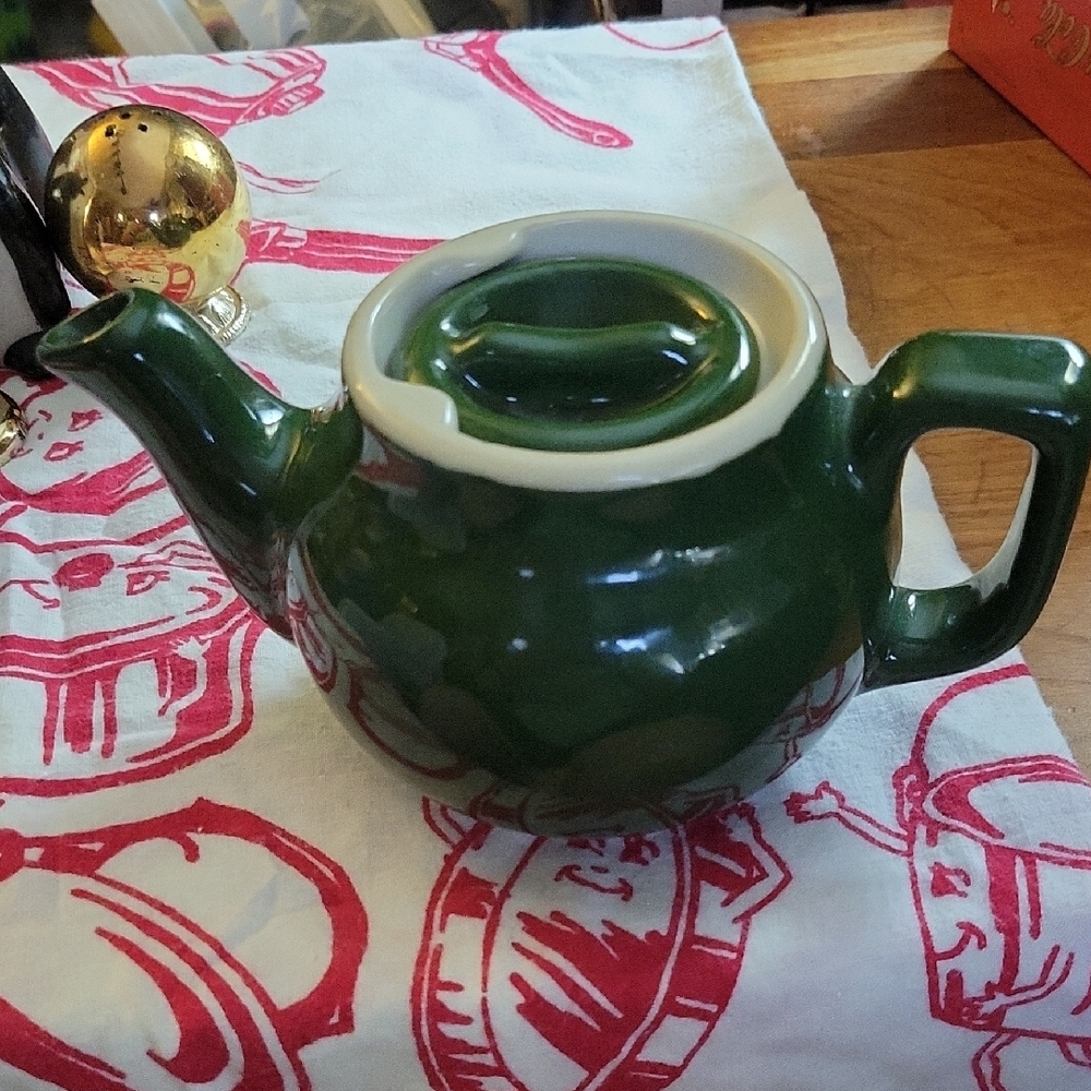 Black Diamond Green Ceramic Teapot